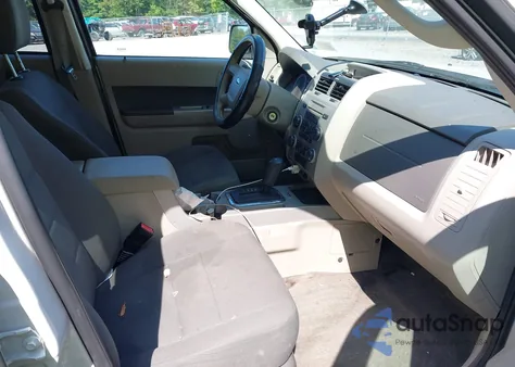 2009 Ford Escape Xlt z USA, uszkodzony, nr VIN 1FMCU93GX9KC97872